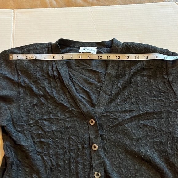 VTG-K Studio-size L-dark gray, four button V-neck short cardigan. Shoulder pads. - Picture 6 of 8